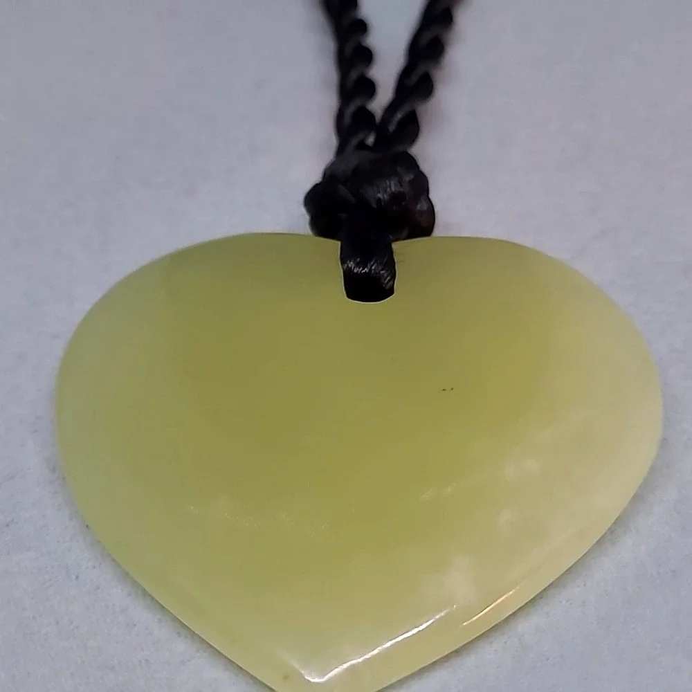 Vintage Heart Pendant Necklace Yellow Stone Carved Polished‎ Cord